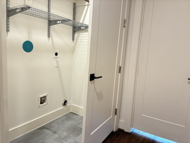 Building Photo - 1535 W 24th St