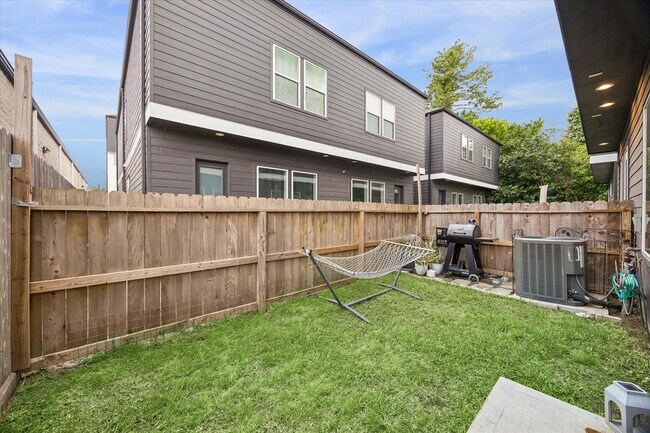 Building Photo - 2625 Paul Quinn St