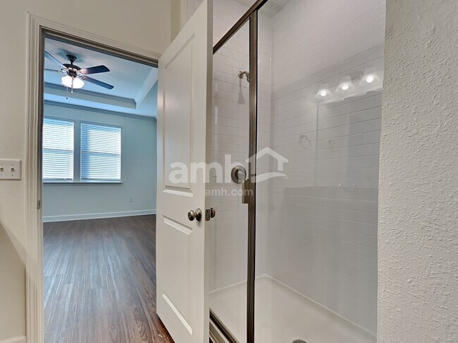 Building Photo - 11520 World Woods Ct