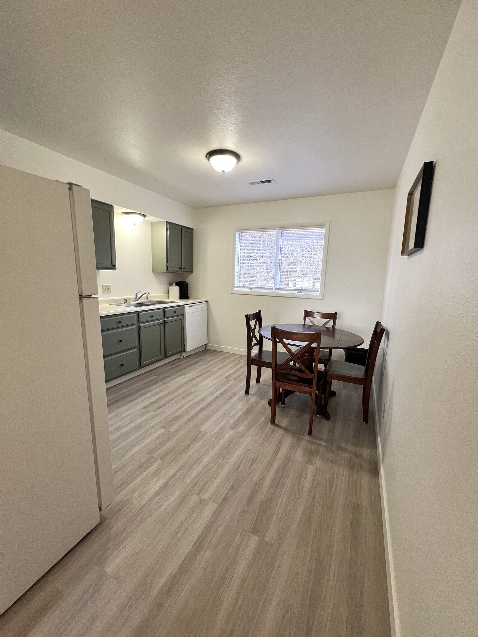 Dining Room - 219 14th Ave S