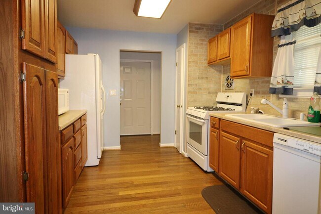 Building Photo - 6061 Dawn Dr