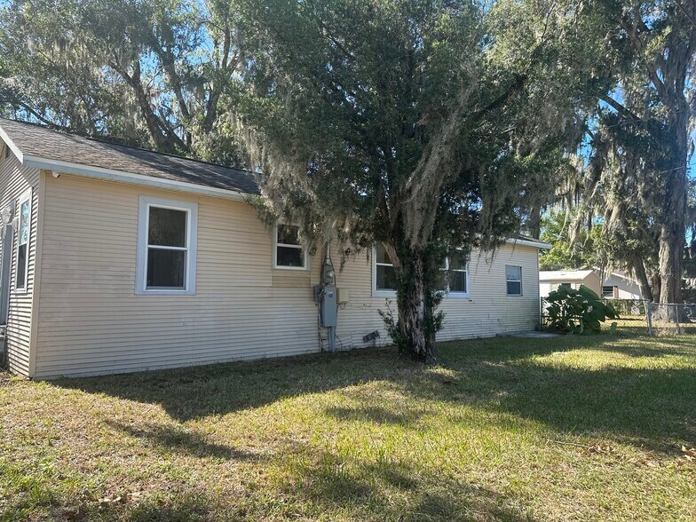 Side view - 4949 17th St