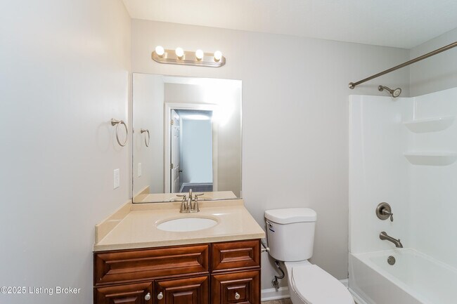 Building Photo - 585 Tecumseh Dr
