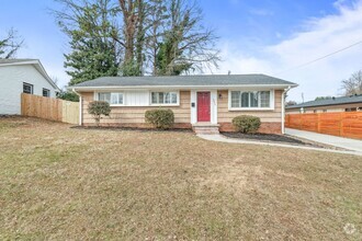 Building Photo - Freshly Painted 3-Bedroom Home minutes fro...