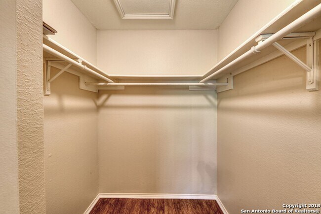 Building Photo - 1 Bed 1 Bath Located in the heart of the Medical Center