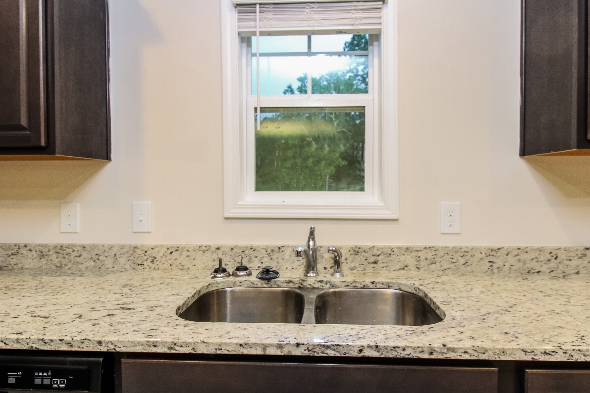 Building Photo - 121 Woodcote Dr