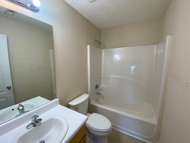 Building Photo - BRIDGEWATER HOME! PRE-LEASING FOR AUGUST 2026!