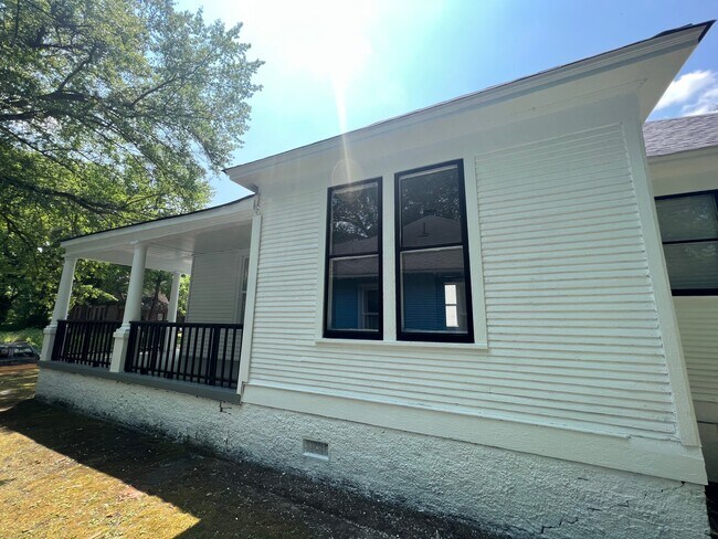 Building Photo - 1722 Euclid Ave