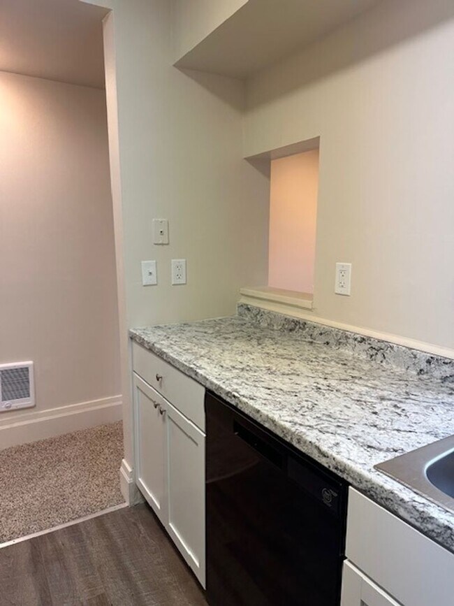 Building Photo - 570 Race St