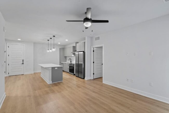 Building Photo - 2500 Longview St
