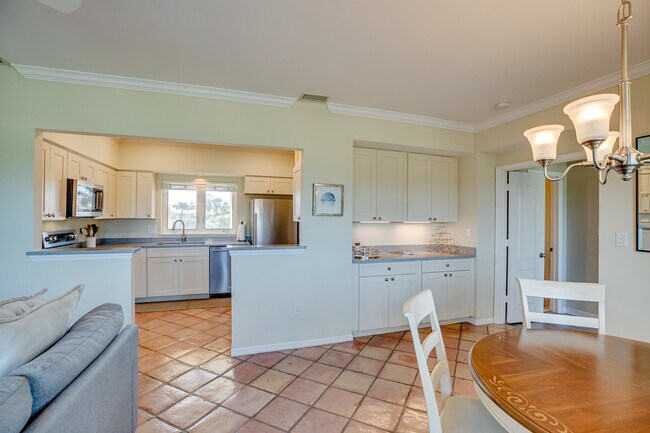 Building Photo - 5060 Harmony Cir