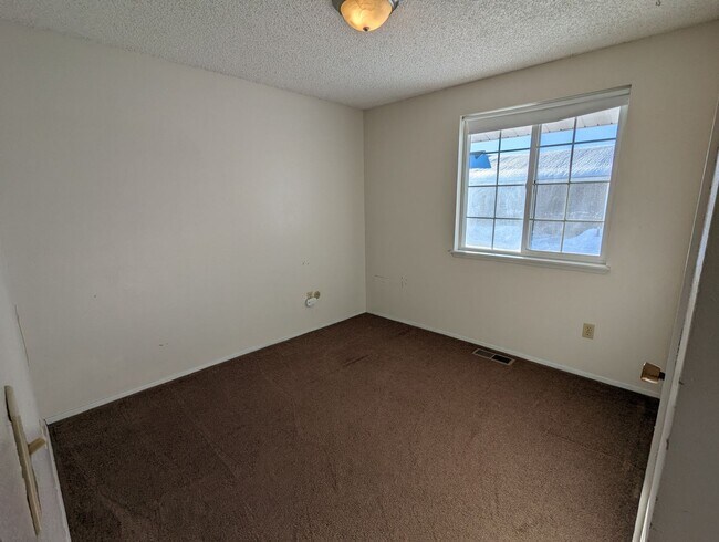 Building Photo - Eastland Duplex