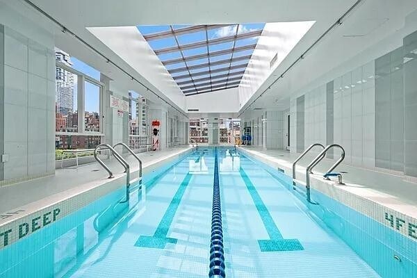 Building Photo - 200 Chambers St