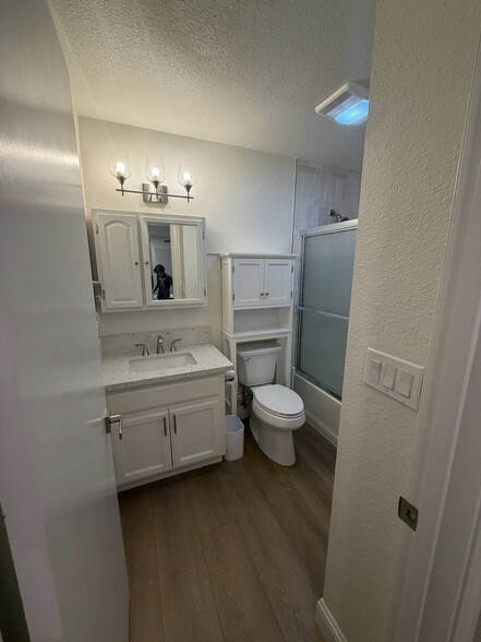 Building Photo - 1444 E Canal Dr