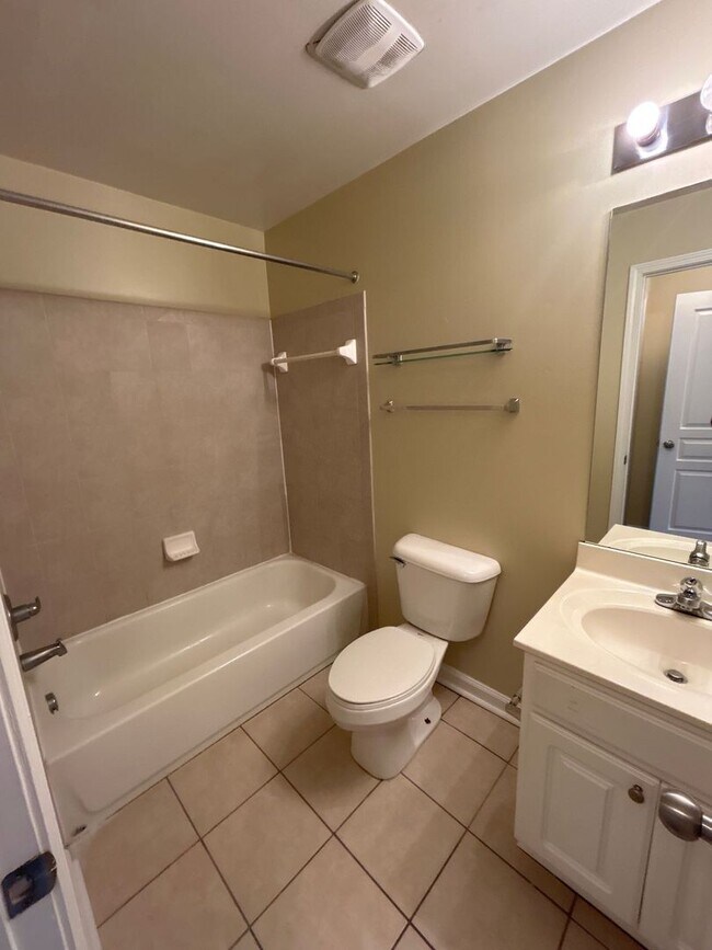 Building Photo - One Bedroom Available in this Three Bedroom Townhouse, Male Applicant!