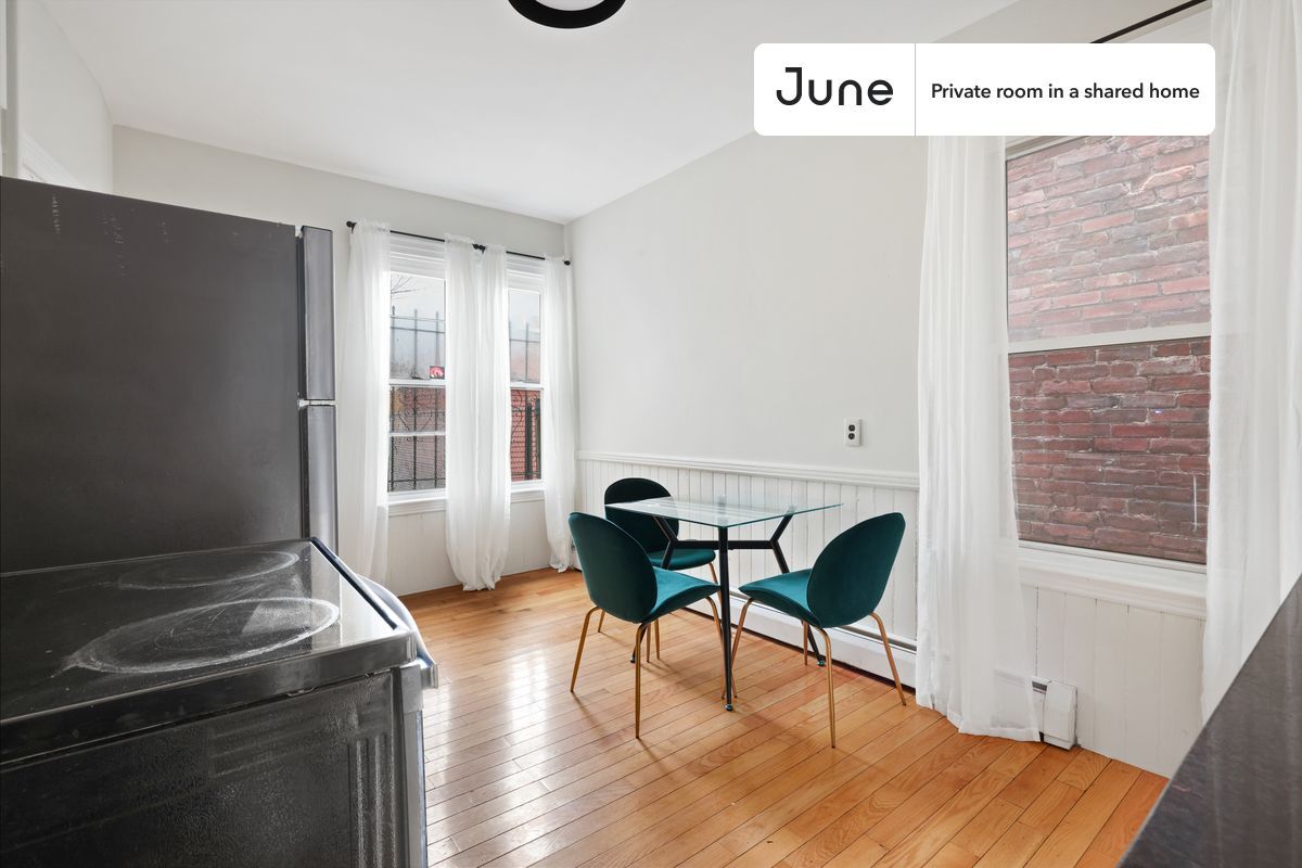 Building Photo - Room in Shared 4 bed/1 bath home in Roxbury