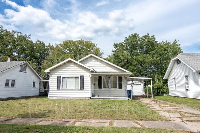 Primary Photo - Weekly Rental all bills paid $200 per person