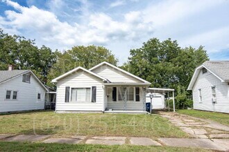 Building Photo - 2 Bedroom 1 Bath