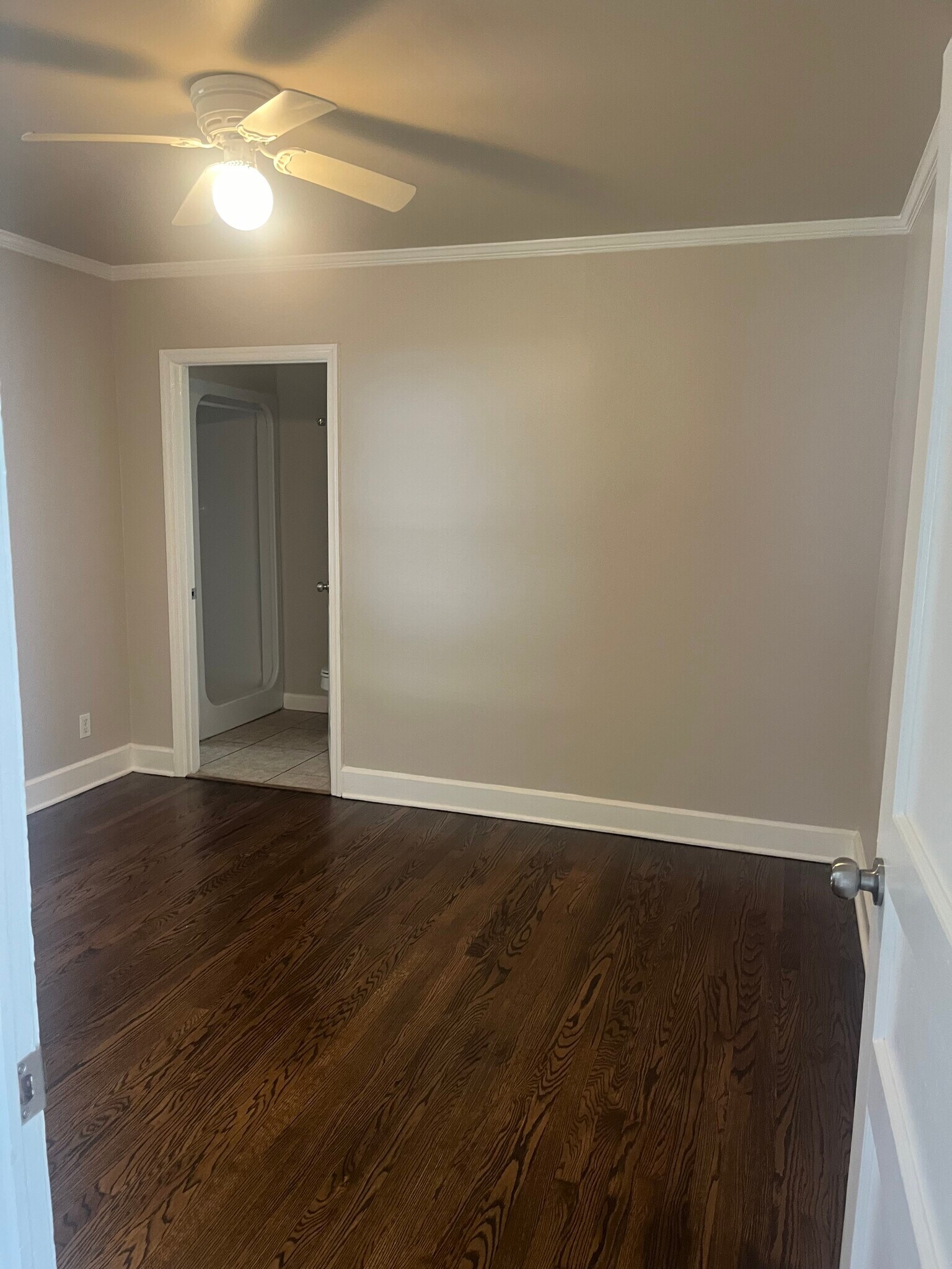 Second bedroom with full bathroom - 1402 N Tennessee Blvd