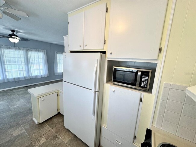 Building Photo - 410 49th Ave Terrace W