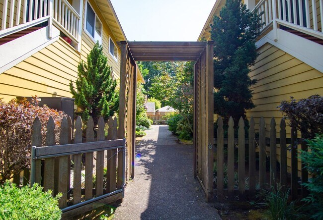 Building Photo - Beautiful Contemporary Townhouse-Style 2 Bdr in Brooklyn!