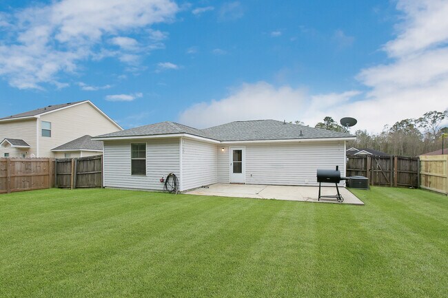 Building Photo - 12867 Hazelwood Dr