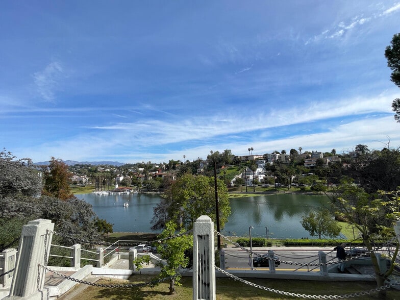 Building Photo - 515 N Burlington Ave