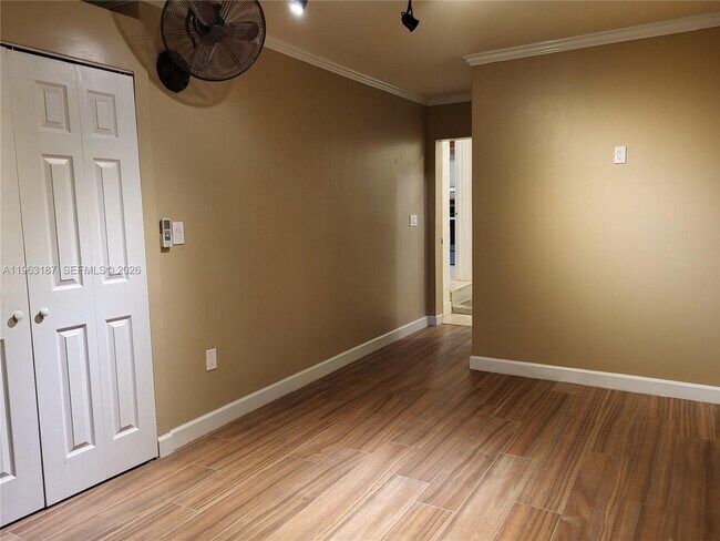 Building Photo - 30 NE 56th St