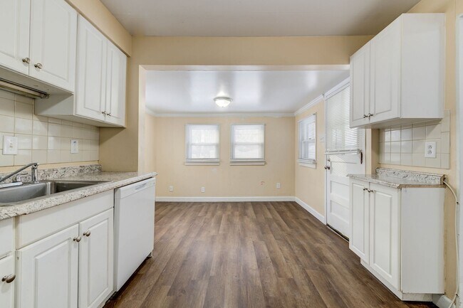 Building Photo - Charming 3-Bedroom Home with Garage, Basement & Fenced Backyard