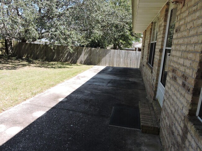 Building Photo - 328 Riverchase Blvd