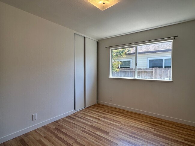 Building Photo - Fremont Home with Central A/C, Vinyl Plank...