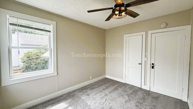 Building Photo - Lovely 3BD|1BA Home in Oregon City w/Basem...