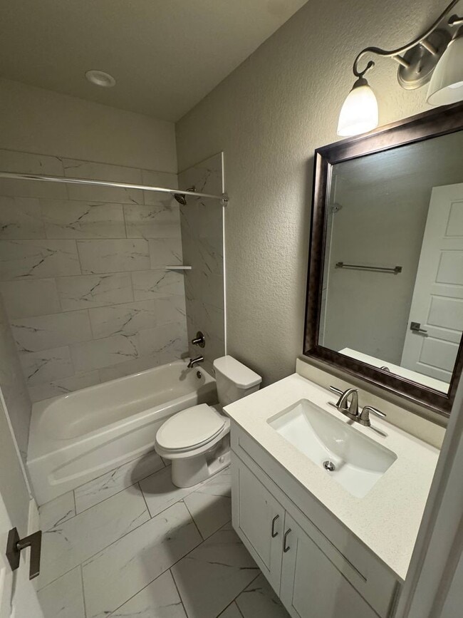 Building Photo - MOVE IN SPECIAL - WONDERFUL LAYOUT 3/2/2 H...