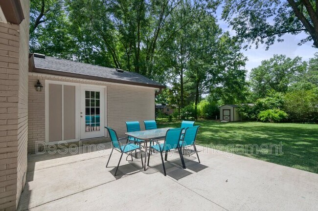 Building Photo - 819 Chrisman Dr