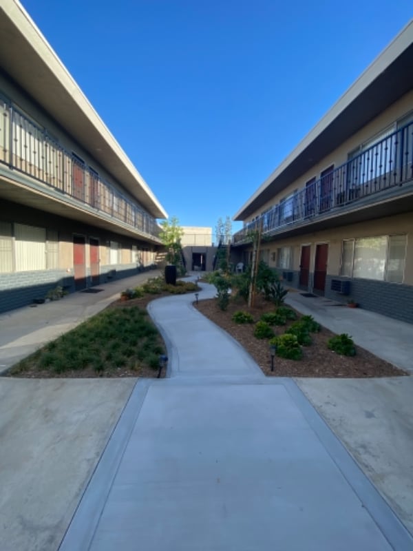 Building Photo - 820 S Walnut Ave