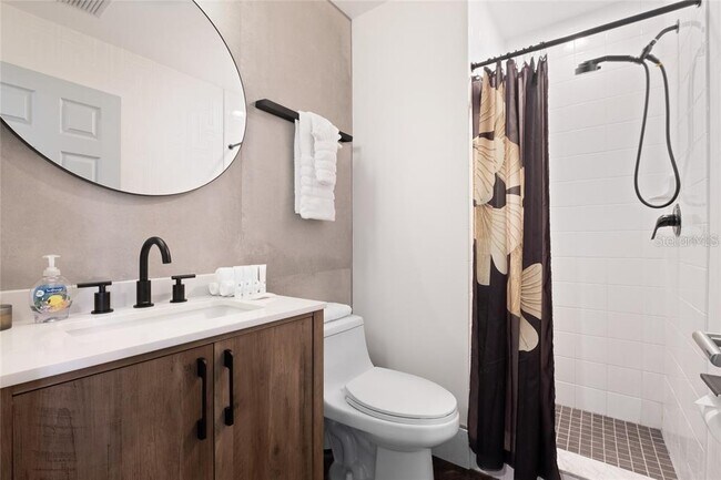 Building Photo - 1914 E 4th Ave