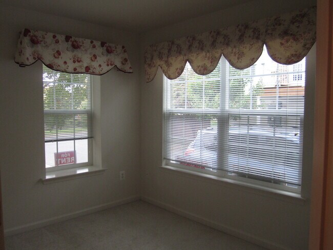 Building Photo - VERY WELL MAINTAINED CONDO