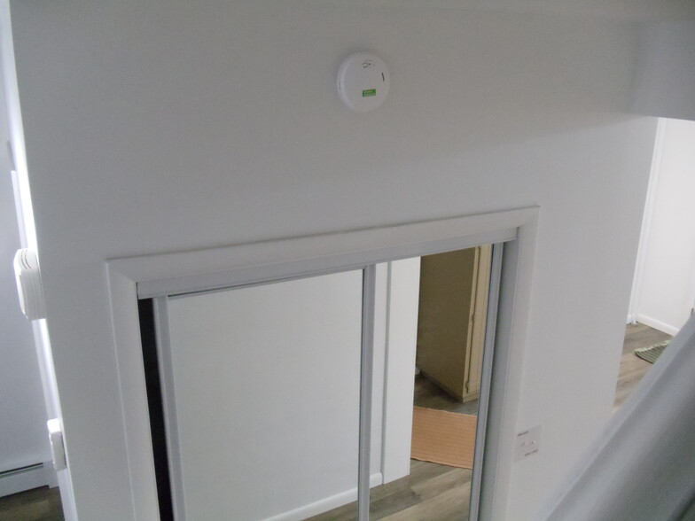 mirror sliding closet doors 1st floor - 376 Miller St