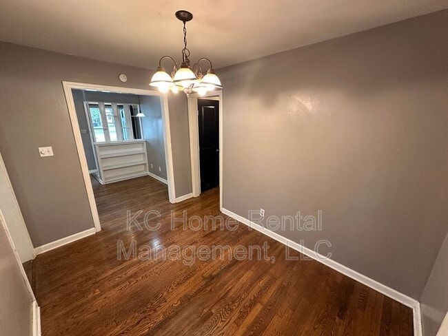 Building Photo - 619 W 85th St