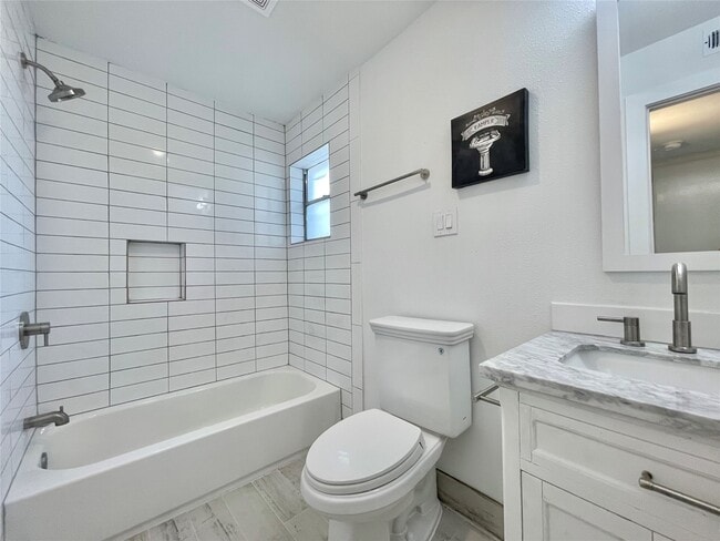 Building Photo - 1855 Portsmouth St