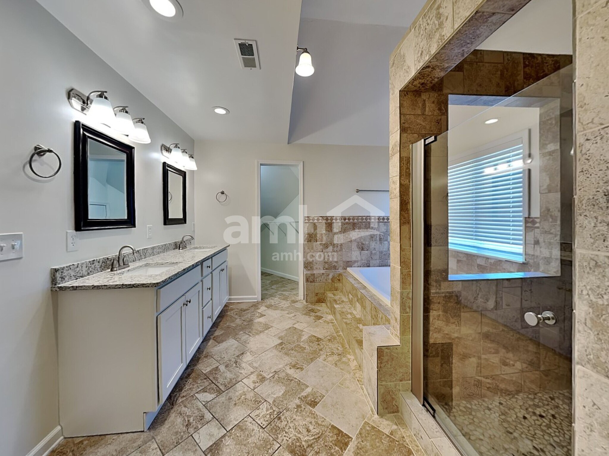 Building Photo - 651 Crescent Rd