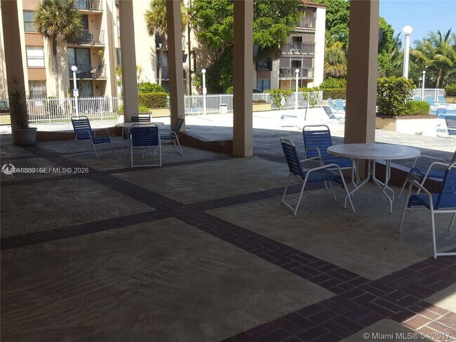 Building Photo - 14601 N Kendall Dr