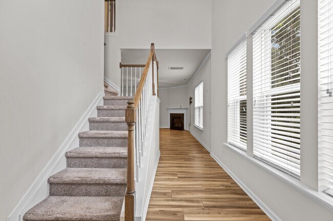 Building Photo - 1211 Nightshade Dr