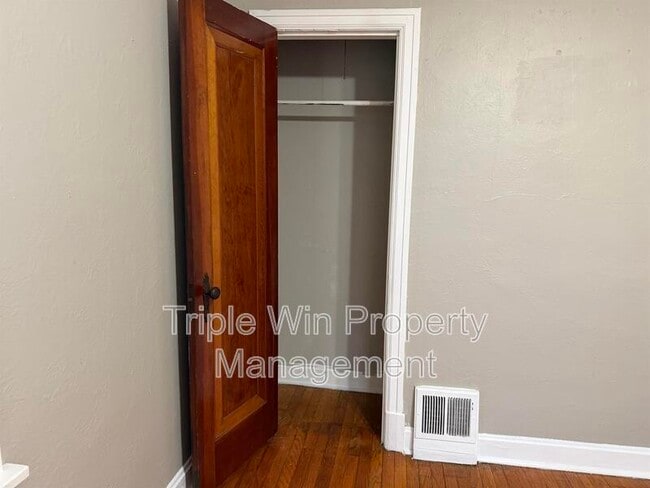 Building Photo - 2527 Switzer Ave