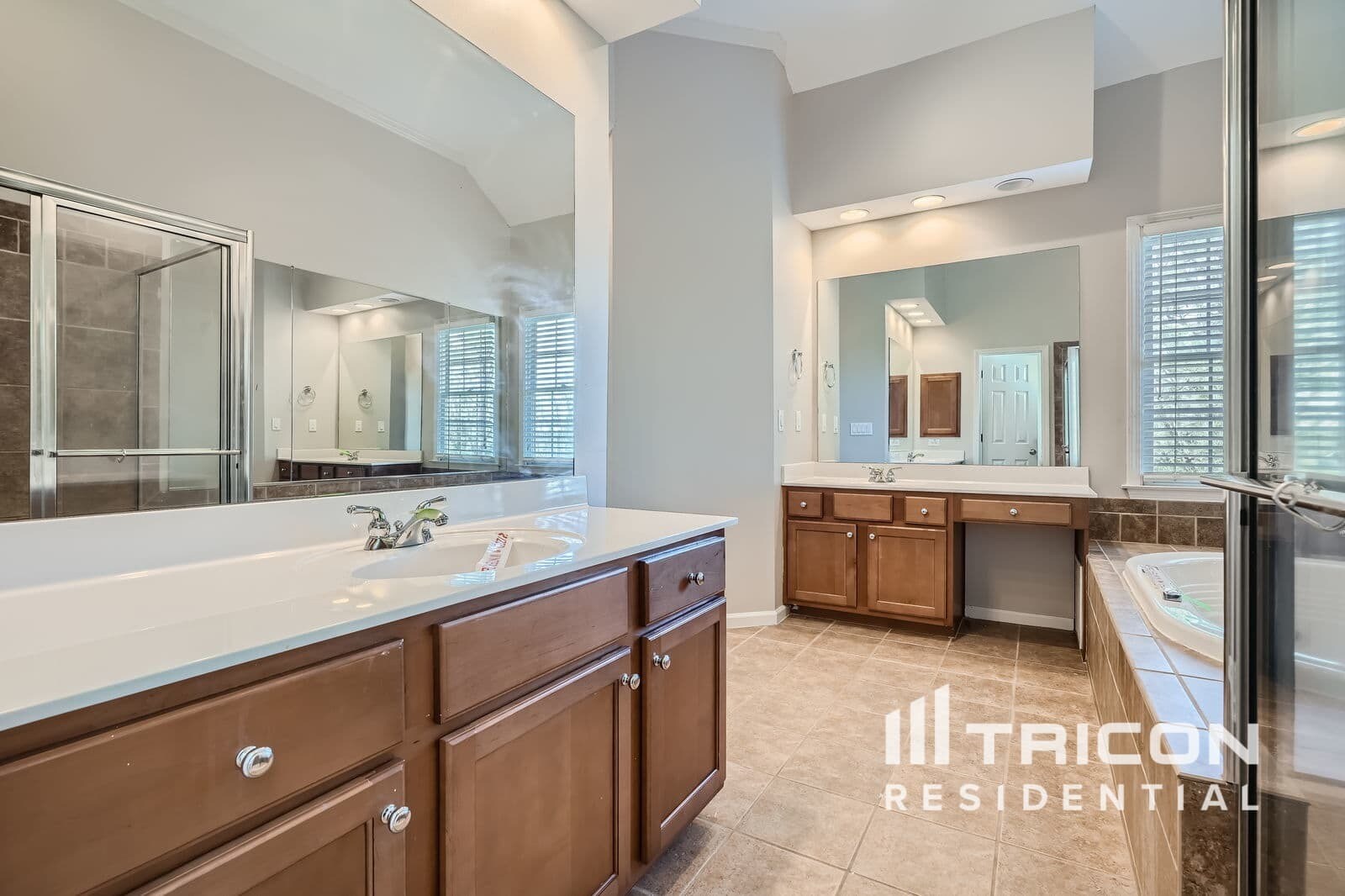 Building Photo - 6033 Queens River Dr