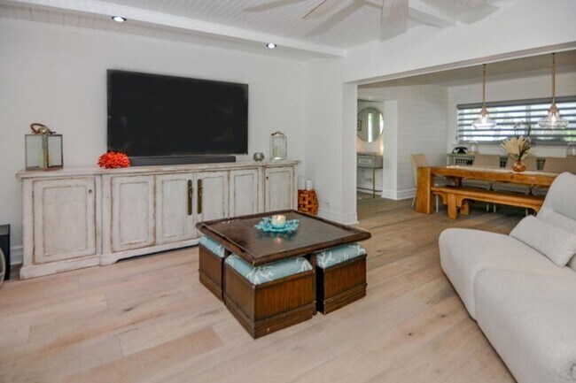 Building Photo - 3396 Pebble Pl