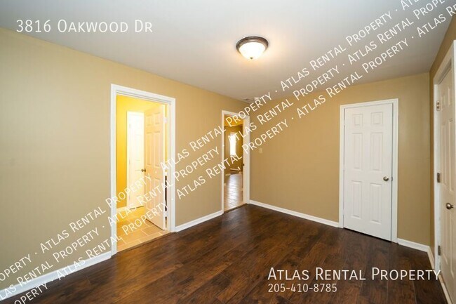Building Photo - 3816 Oakwood Dr
