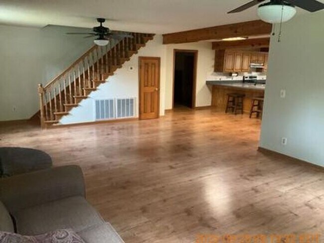 Building Photo - Spacious Home in Leesville