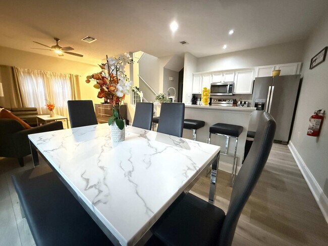 Building Photo - 4735 Vero Beach Pl