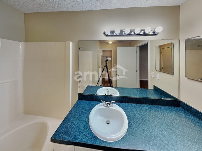 Building Photo - 1127 Hidden Cove Cir S